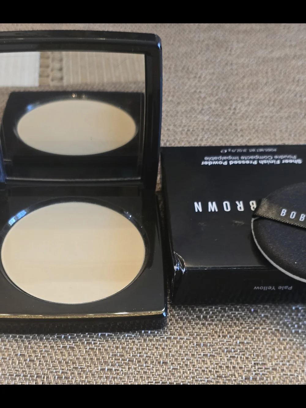 Bobbi Brown lightweight pressed